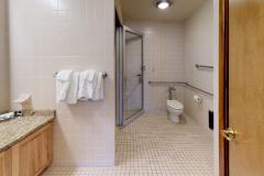Maple-Chalet-Upstairs-Bathroom